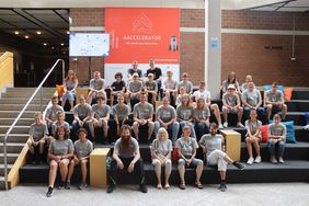 25 Jugendliche aus ganz Ostwürttemberg haben am ersten Makeathon teilgenommen und fleißig im AAccelerator getüftelt. Foto: © Hochschule Aalen | explorhino 25 Jugendliche aus ganz Ostwürttemberg haben am ersten Makeathon teilgenommen und fleißig im AAccelerator getüftelt. Foto: © Hochschule Aalen | explorhino